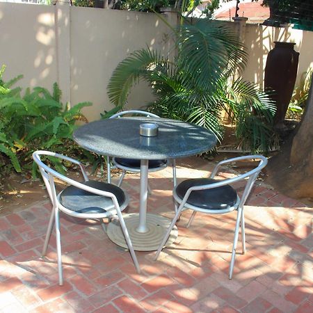 Echo Garden Guesthouse Рустенбург Екстериор снимка