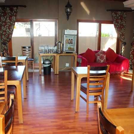 Echo Garden Guesthouse Рустенбург Екстериор снимка