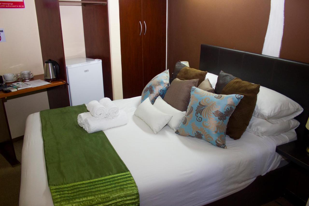 Echo Garden Guesthouse Рустенбург Екстериор снимка