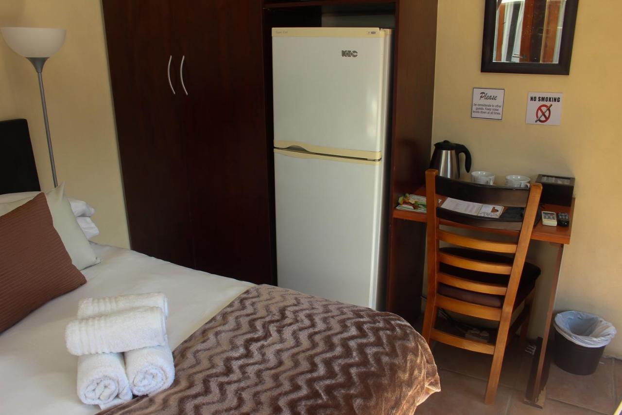 Echo Garden Guesthouse Рустенбург Екстериор снимка