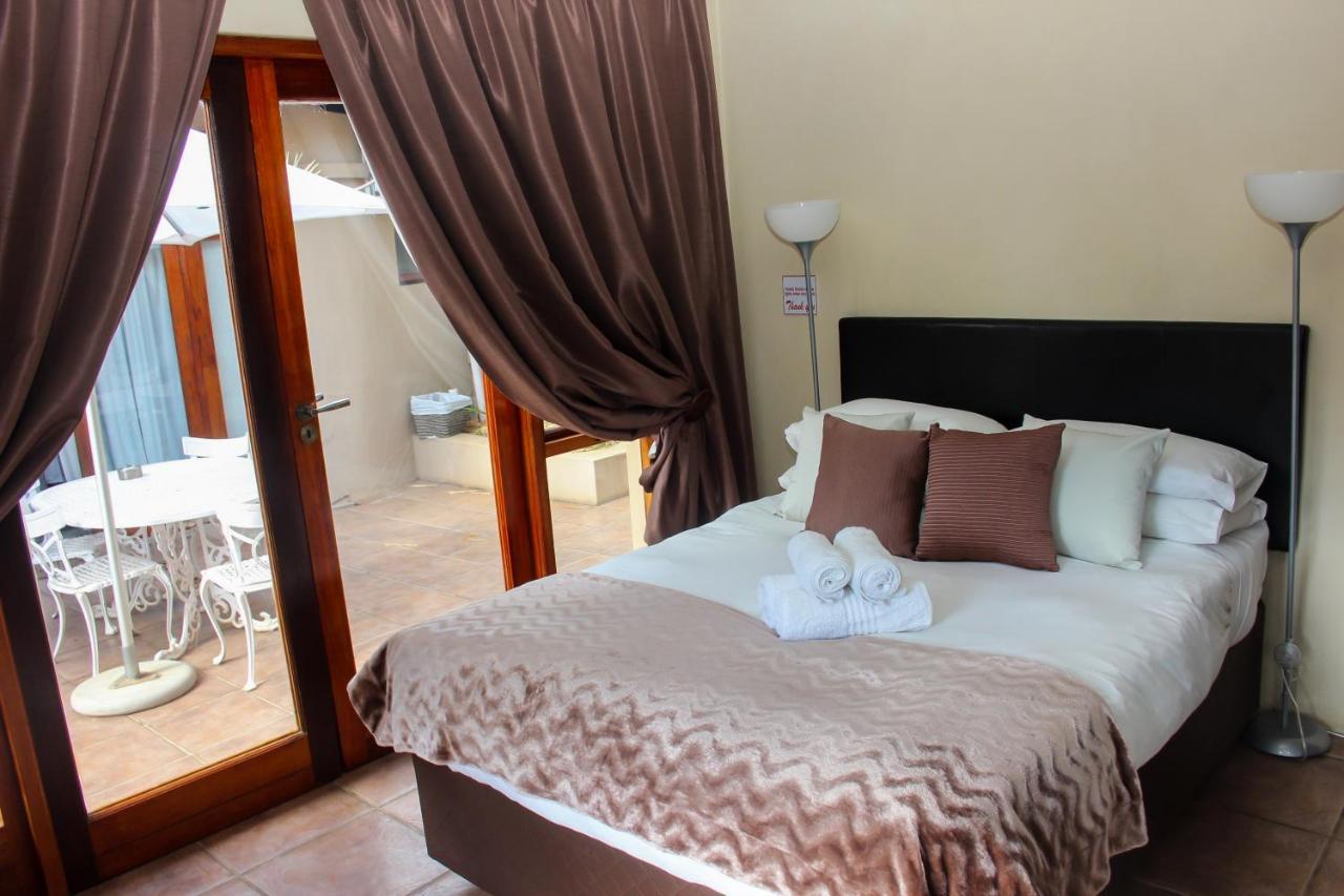 Echo Garden Guesthouse Рустенбург Екстериор снимка