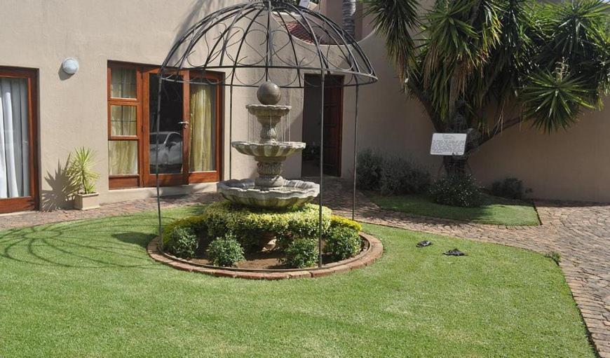 Echo Garden Guesthouse Рустенбург Екстериор снимка