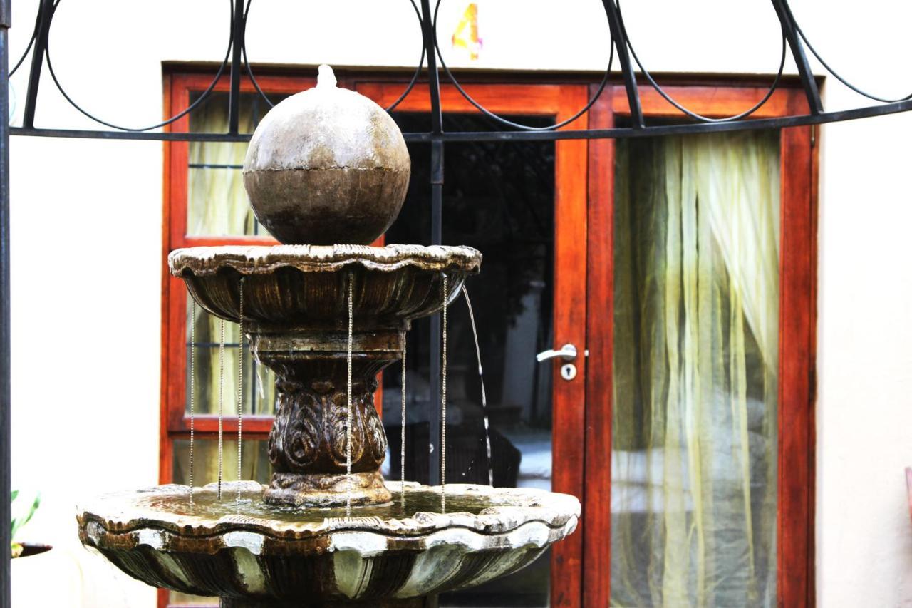 Echo Garden Guesthouse Рустенбург Екстериор снимка