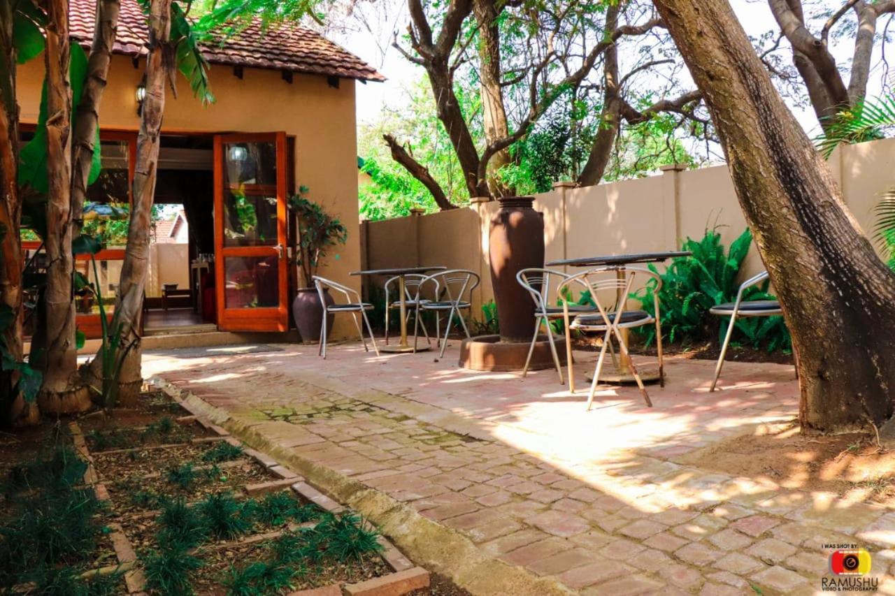 Echo Garden Guesthouse Рустенбург Екстериор снимка