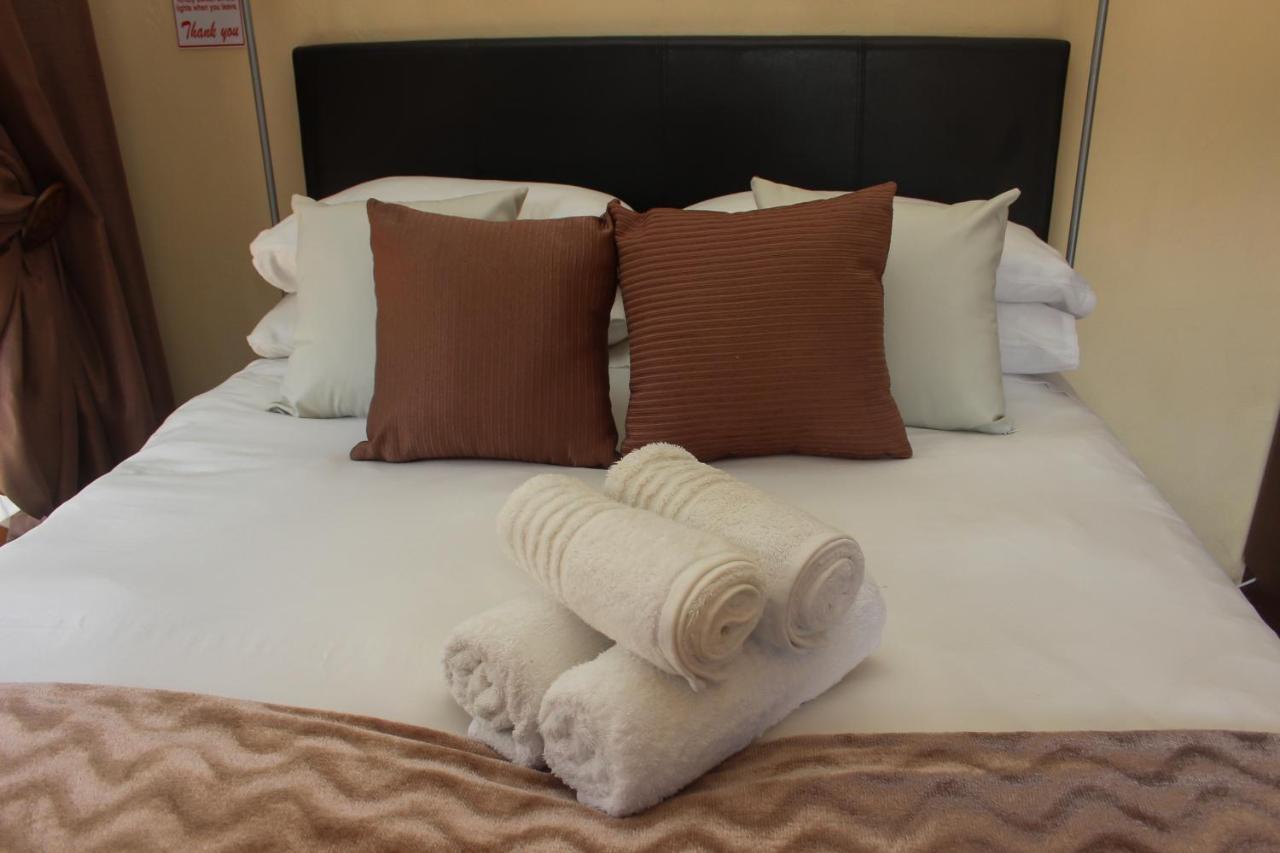 Echo Garden Guesthouse Рустенбург Екстериор снимка