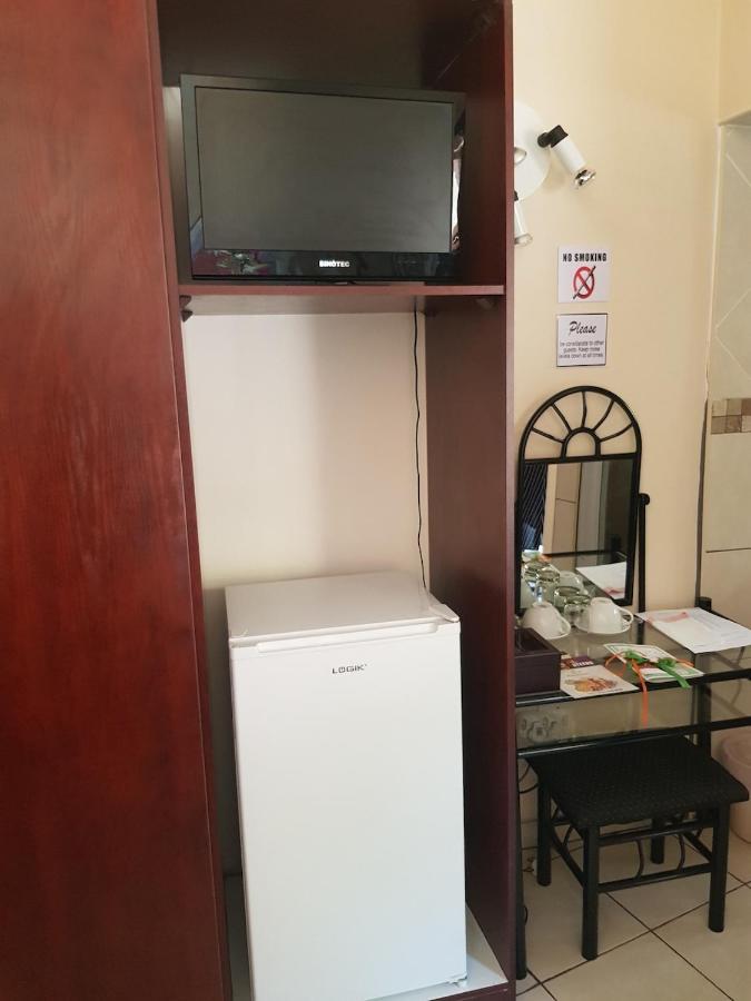 Echo Garden Guesthouse Рустенбург Екстериор снимка