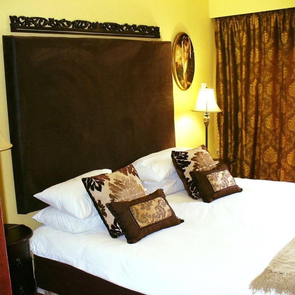 Echo Garden Guesthouse Рустенбург Екстериор снимка