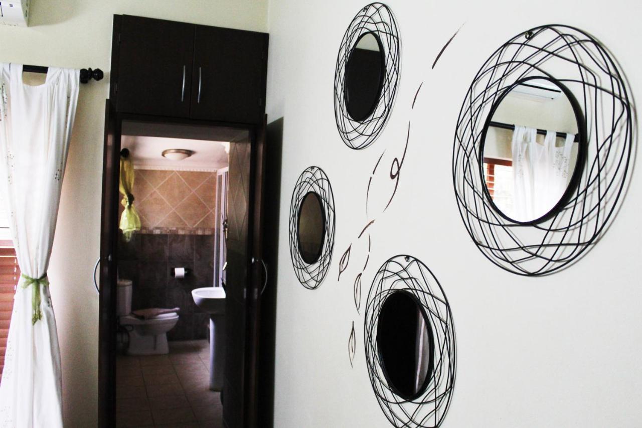 Echo Garden Guesthouse Рустенбург Екстериор снимка