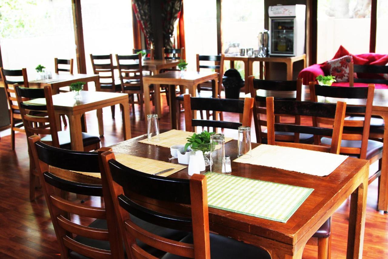 Echo Garden Guesthouse Рустенбург Екстериор снимка