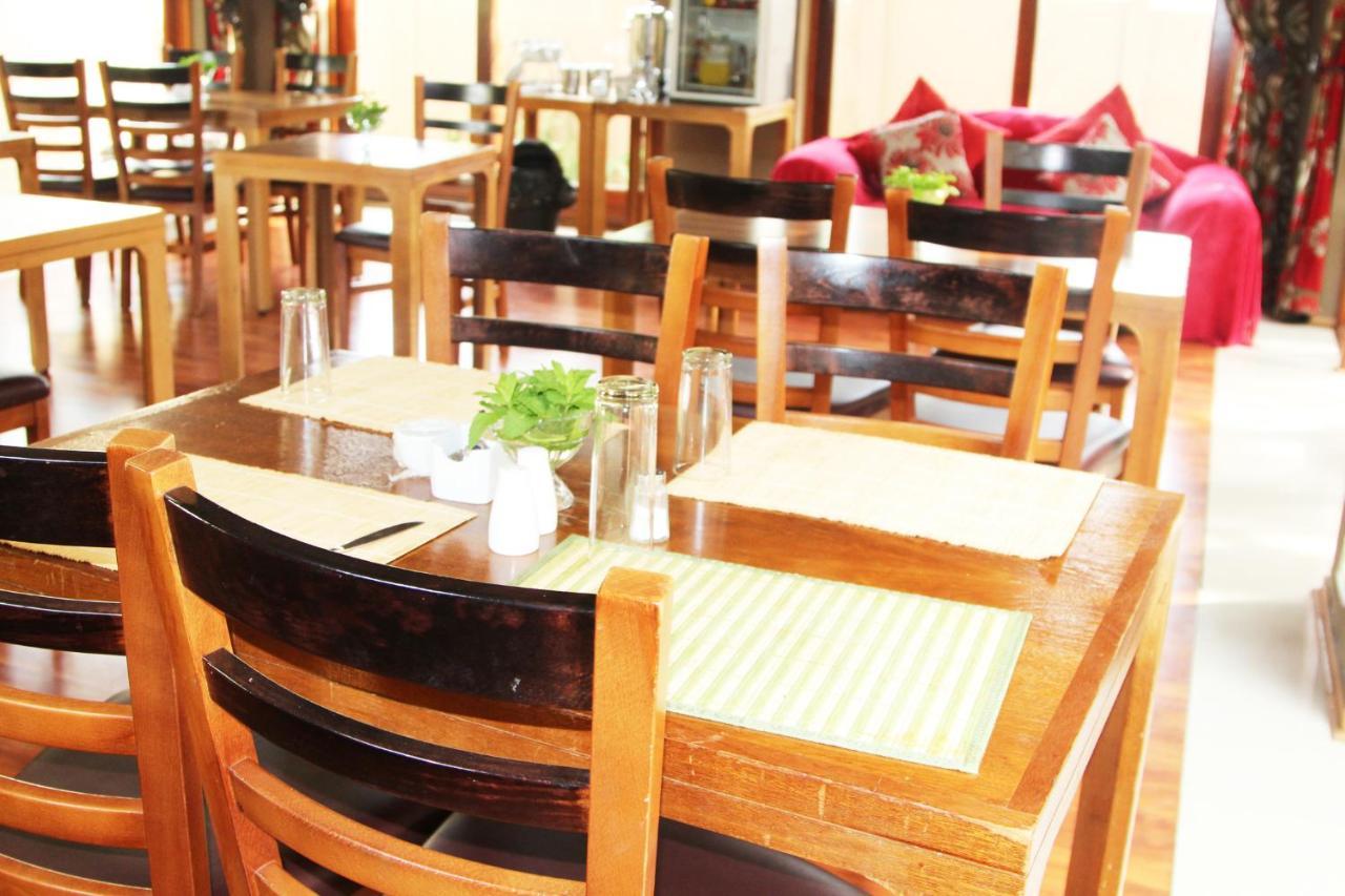 Echo Garden Guesthouse Рустенбург Екстериор снимка