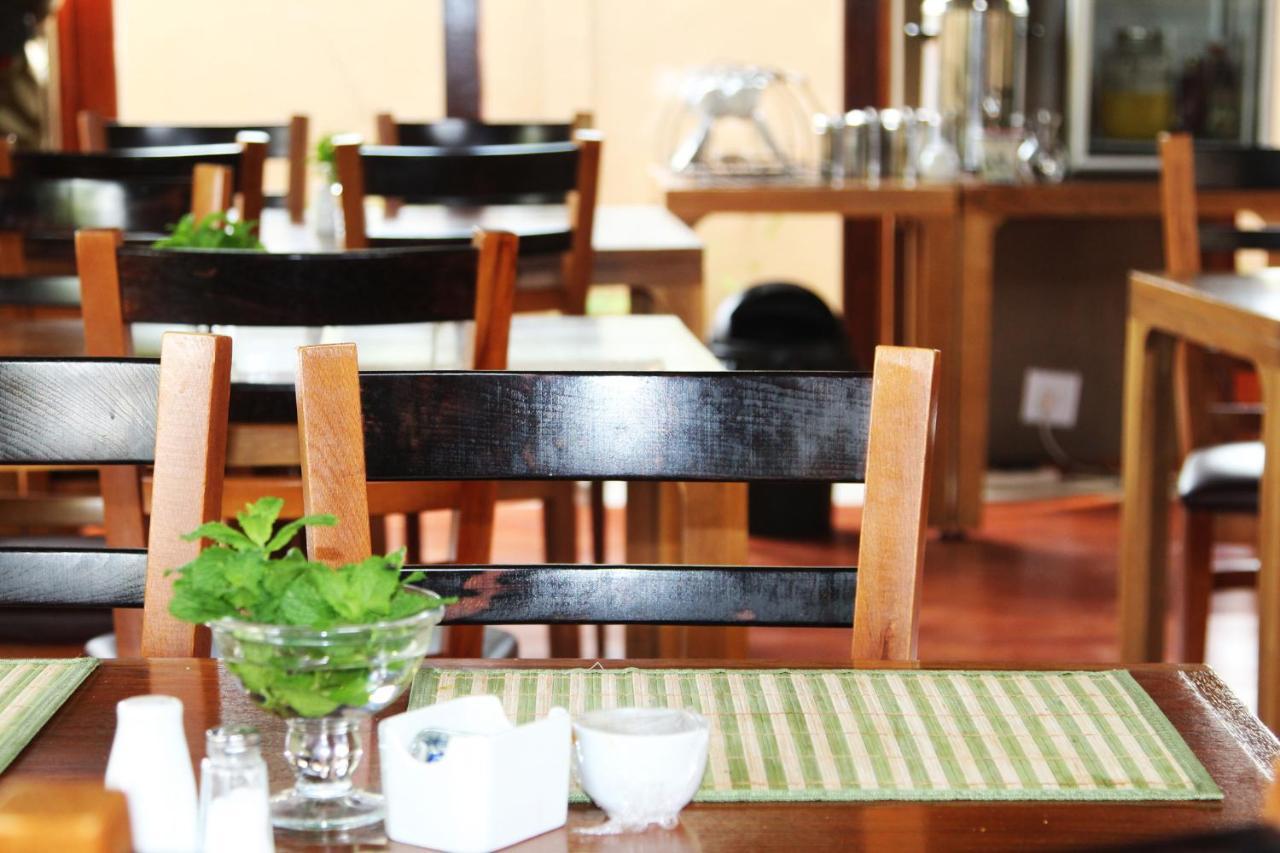 Echo Garden Guesthouse Рустенбург Екстериор снимка